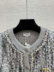Contrast beaded crew neck knitted long-sleeved cardigan