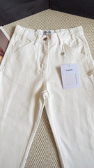 Versatile, minimalist casual jeans