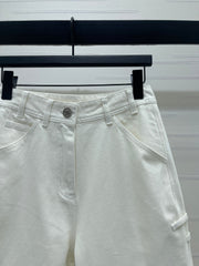 Vintage-style high-waisted jeans