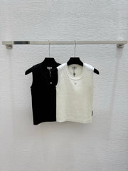 Stylish and elegant knitted vest