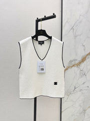 Color-blocked V-neck knit vest