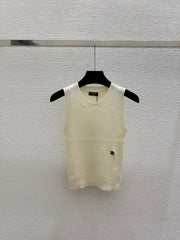 Solid color simple round neck knitted vest