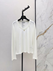 Chanel / 26 Early Autumn New V-Neck Base Shirt