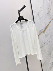 Chanel / 26 Early Autumn New V-Neck Base Shirt