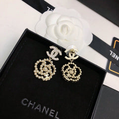 CHANEL 26S DOUBLE C LOGO PEARL HEART DROP EARRINGS WITH CRYSTAL DETAIL IN GOLD METAL 633326