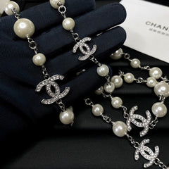 Sweater Pearl Necklace