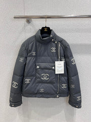 Hollowed-out, seam-sealed short down jacket
