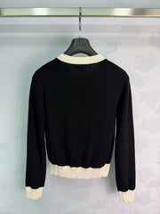 Chanel / 26 Early Autumn New Classic Black and White Contrast Knit Sweater