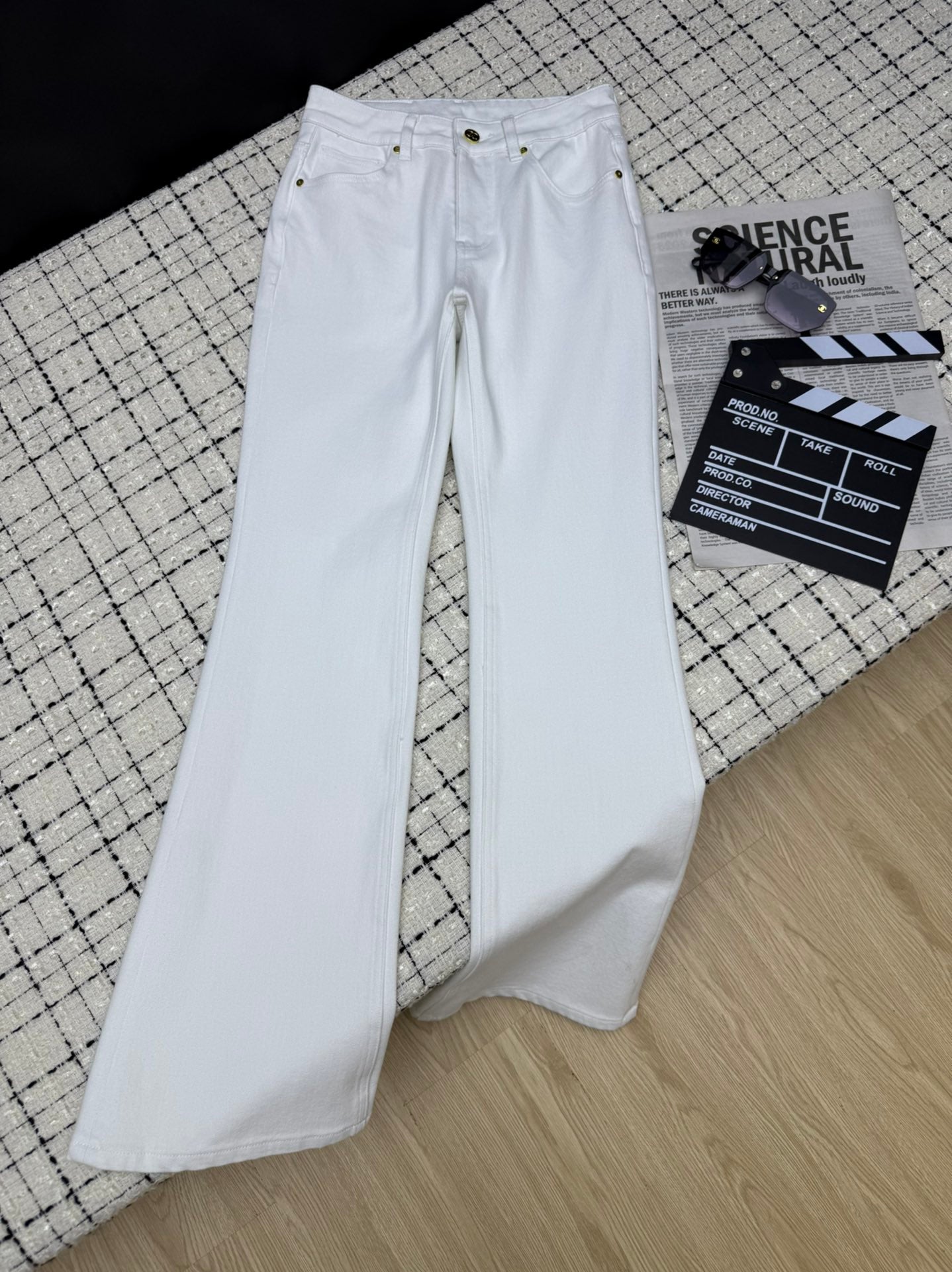 Embroidered Back Pocket Flared Jeans