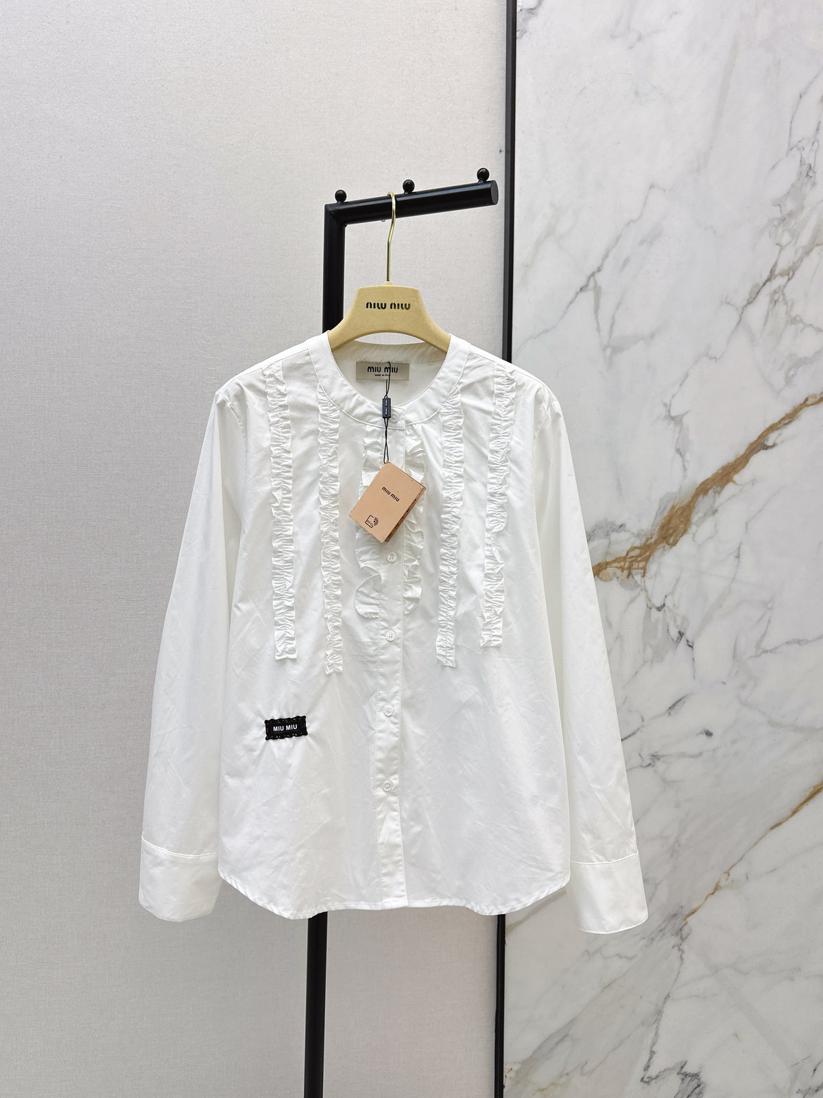 Round neck, ruffled trim, long-sleeved shirt