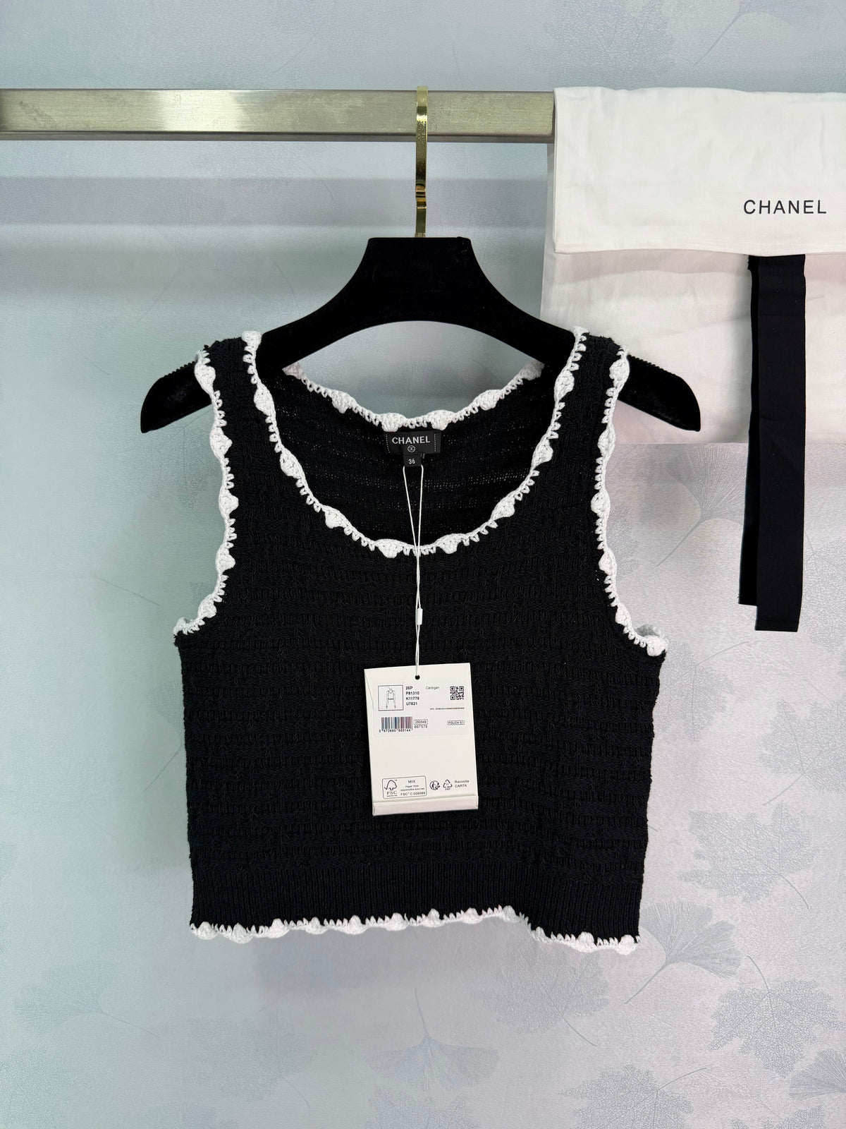 Wavy-edged Knit Vest