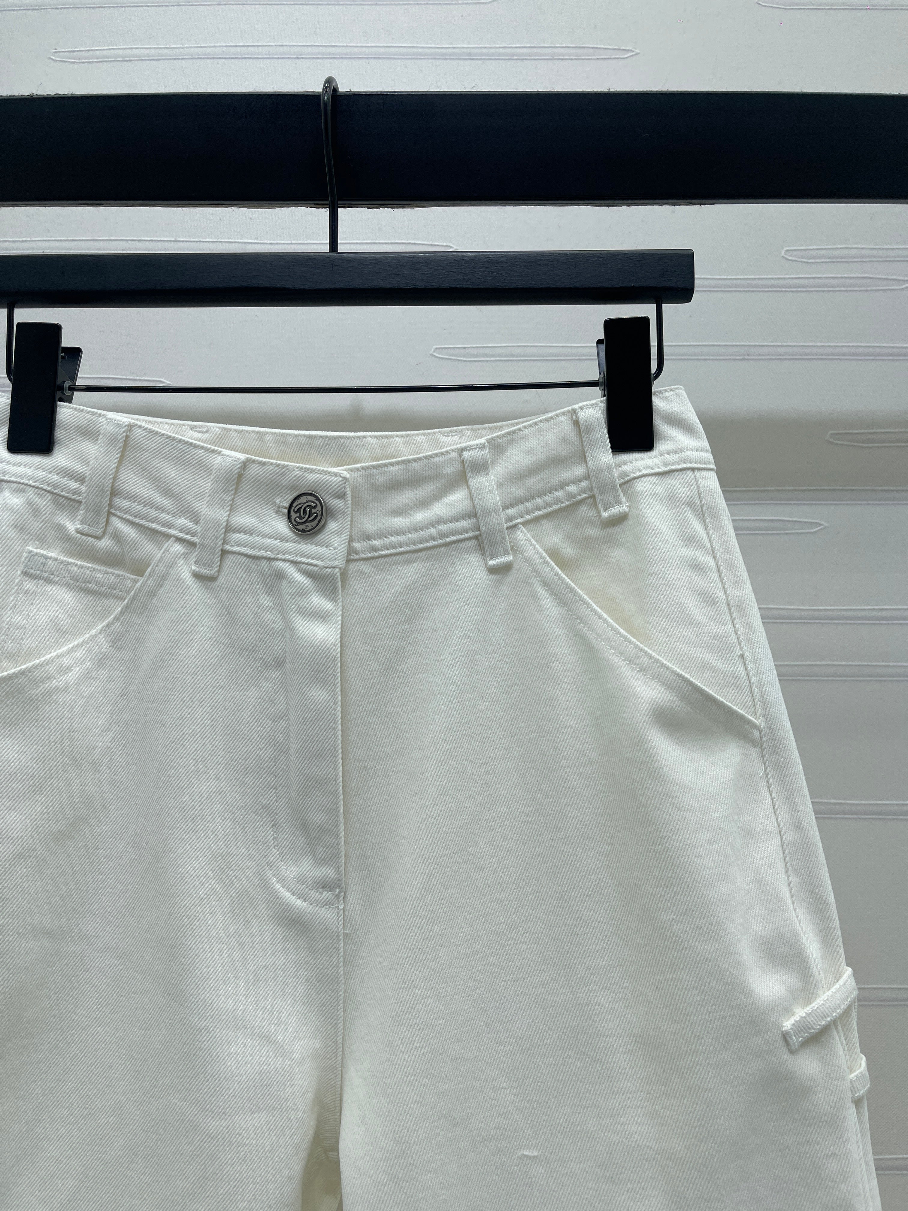 Vintage-style high-waisted jeans