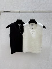 Stylish and elegant knitted vest