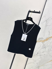 Color-blocked V-neck knit vest