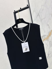 Color-blocked V-neck knit vest
