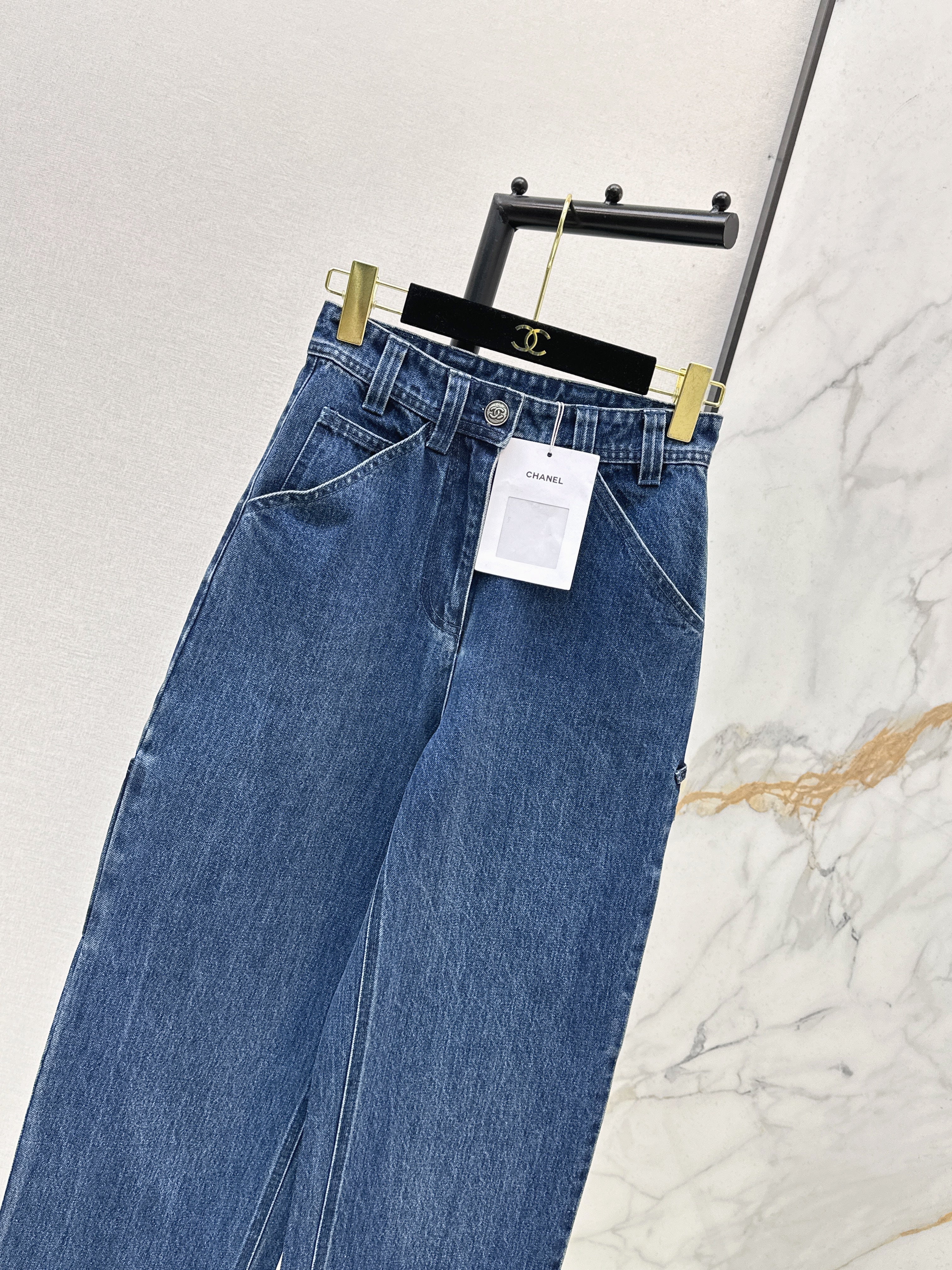Side-pocket jeans