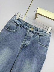 Straight-leg jeans with gold buttons
