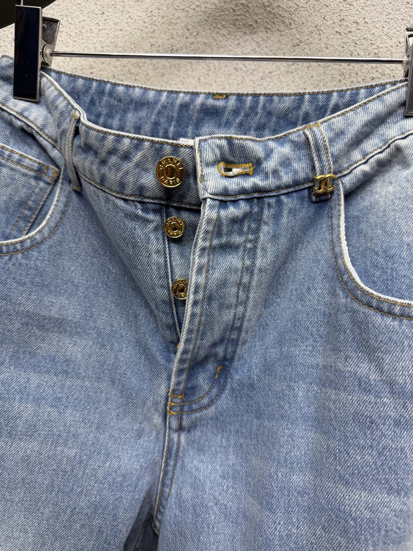 Wide-leg straight-leg jeans