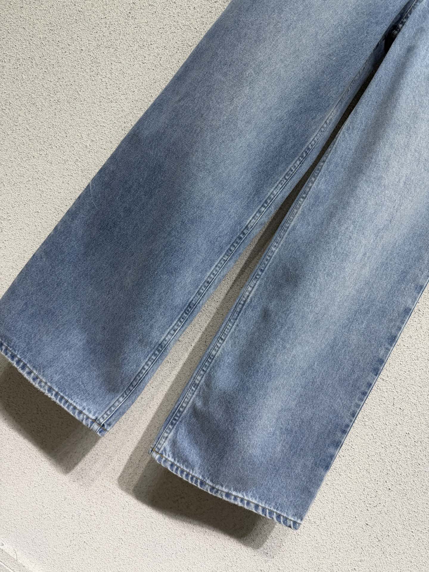 Wide-leg straight-leg jeans