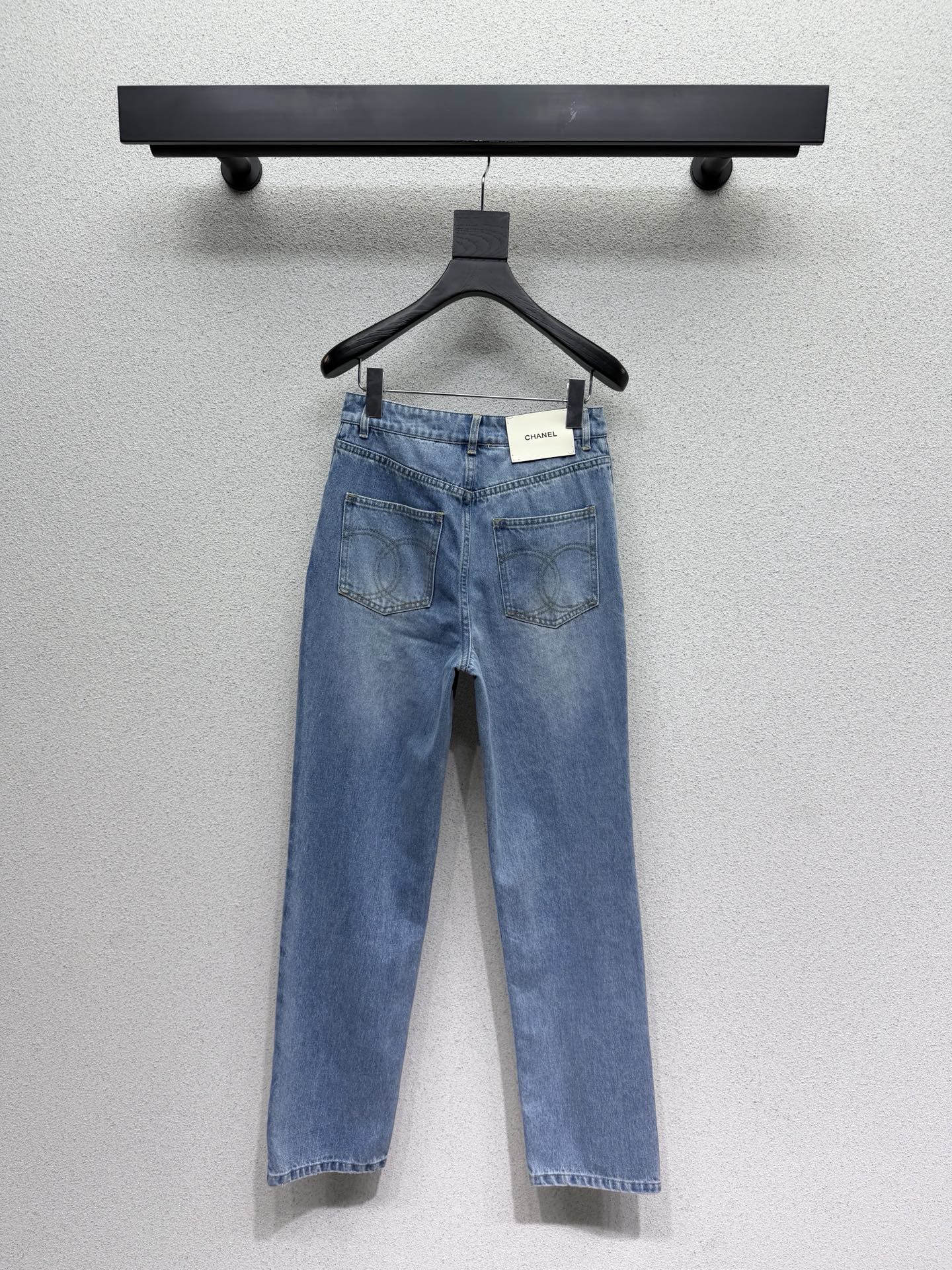 Straight-leg jeans