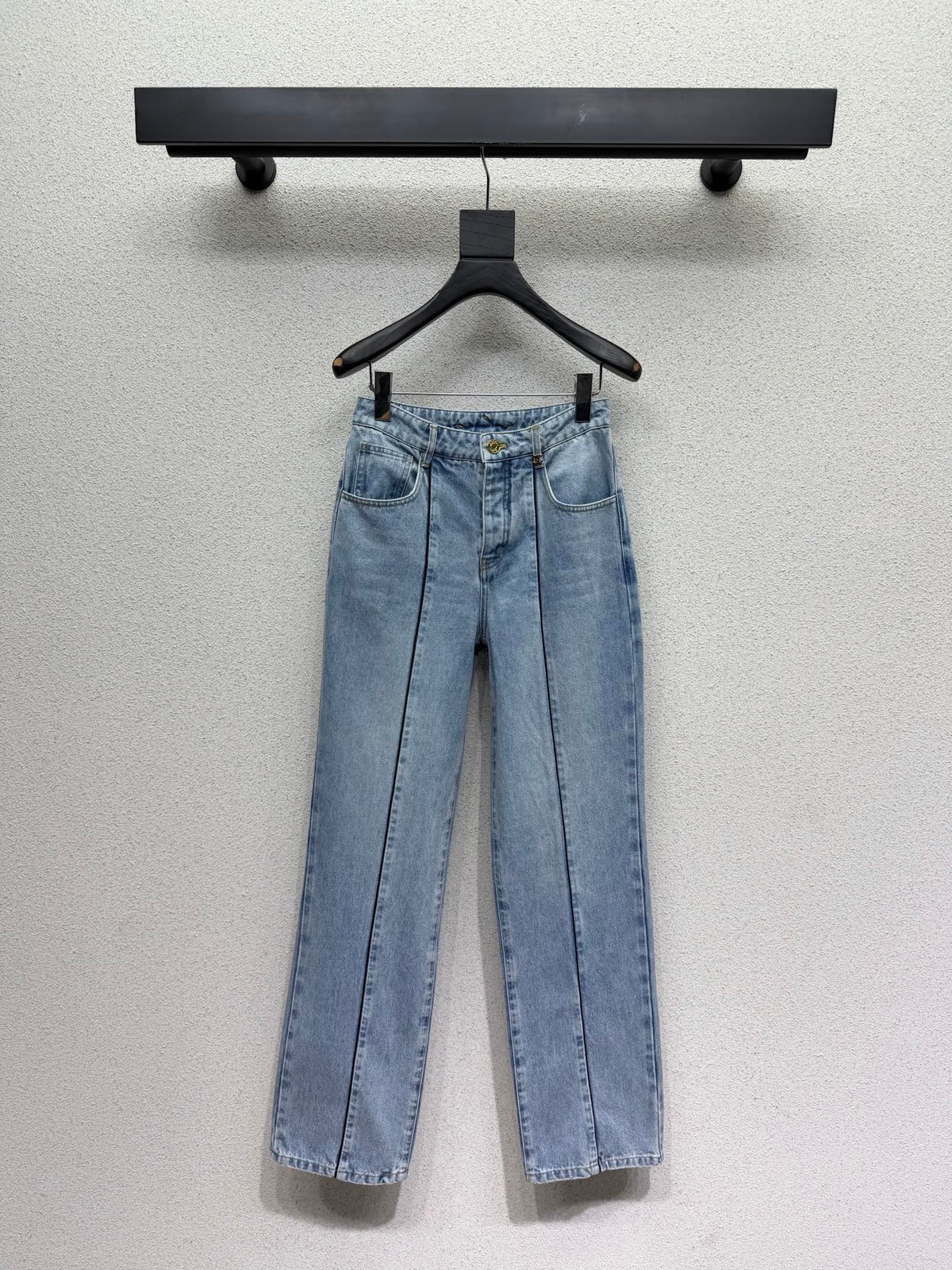 Straight-leg jeans
