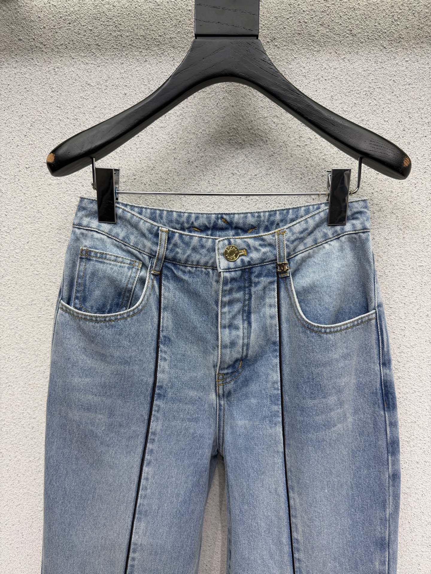 Straight-leg jeans