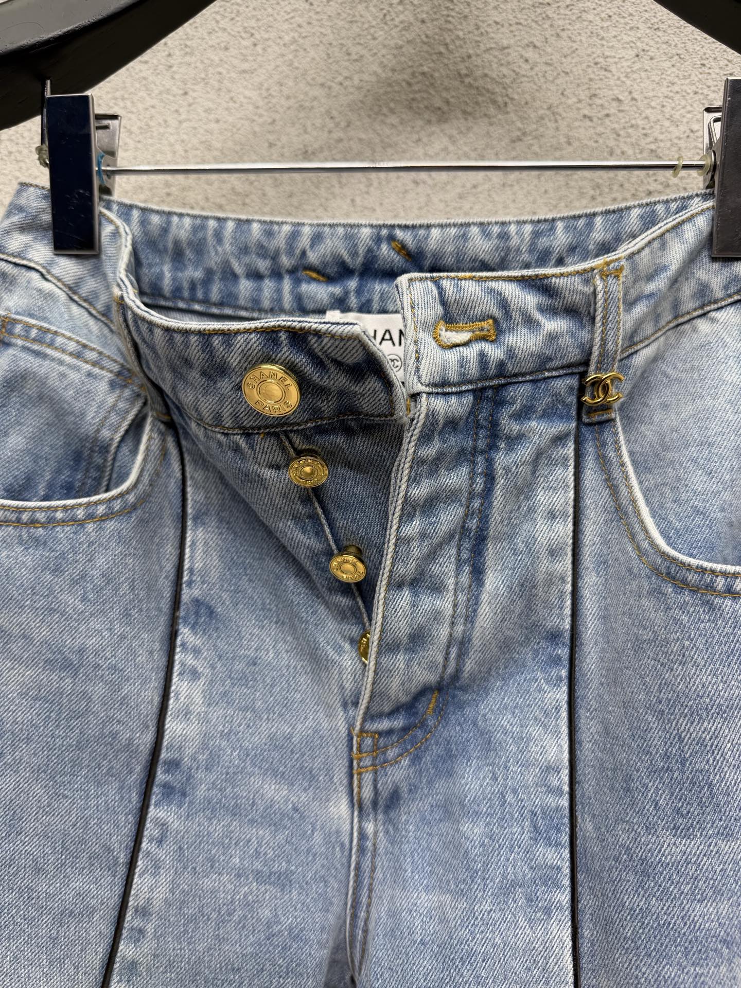 Straight-leg jeans