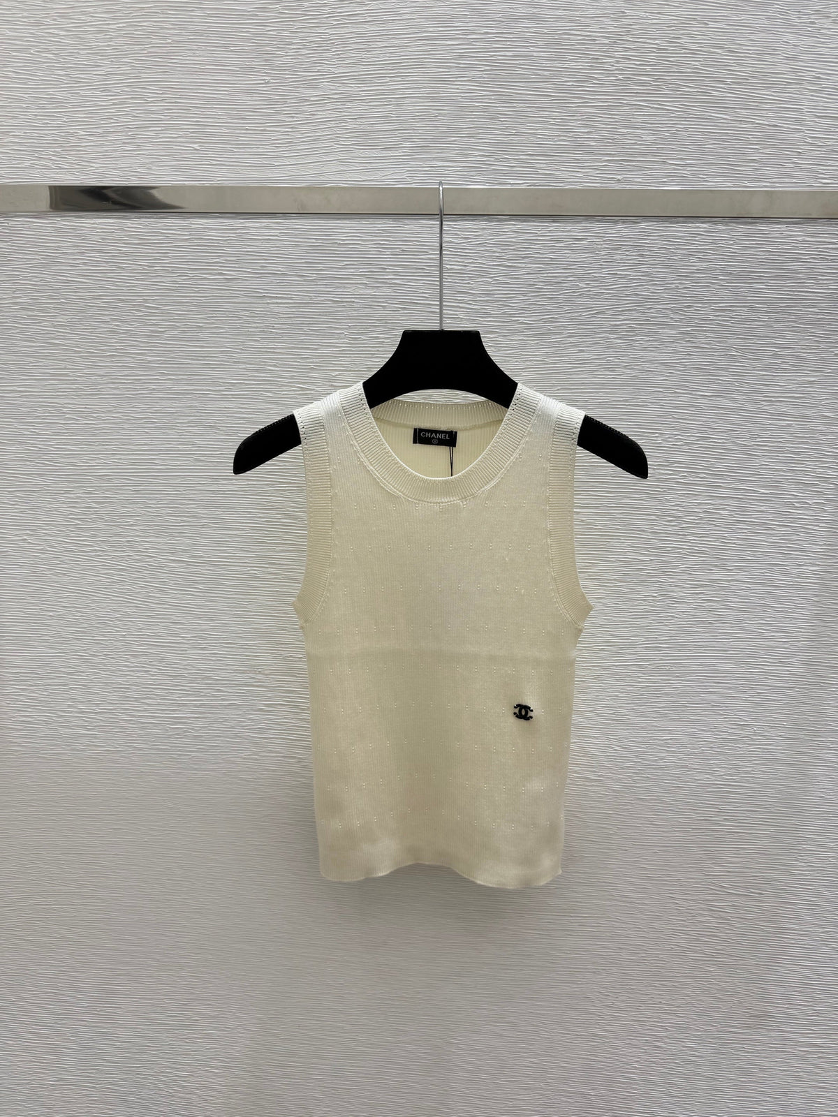 Solid color simple round neck knitted vest
