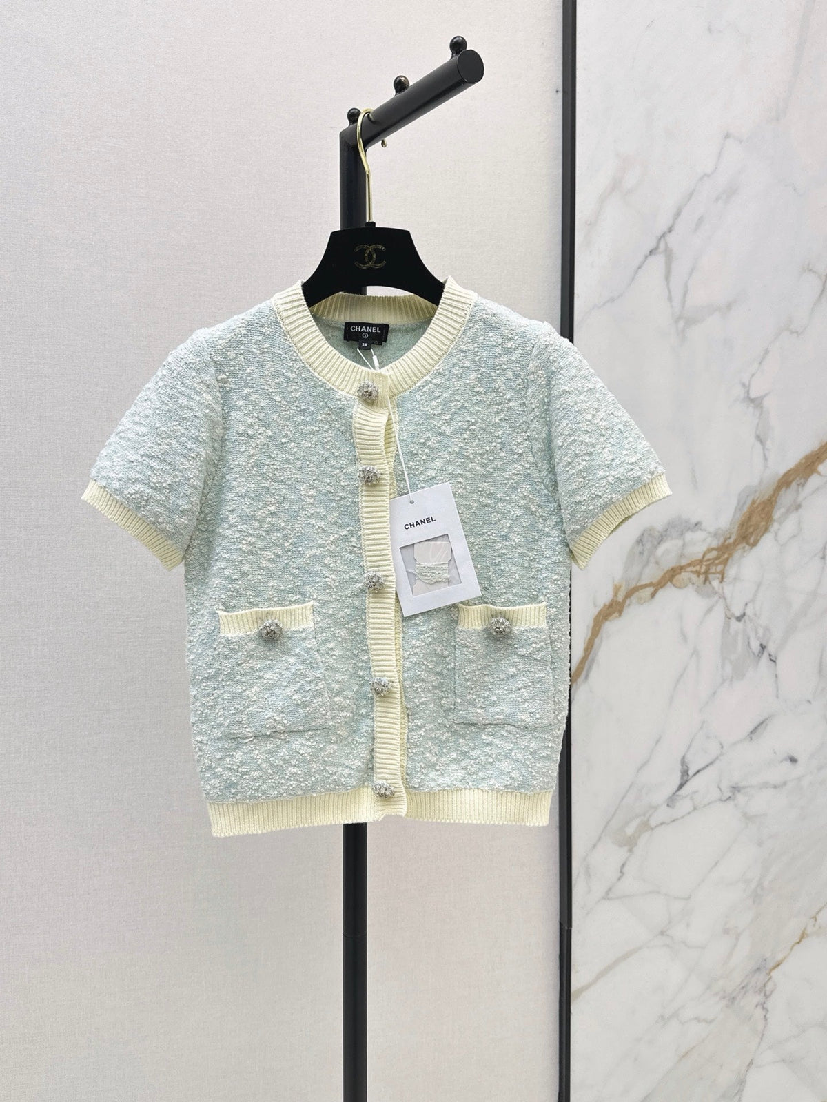 Chanel/Short-sleeved cardigan with contrasting trim