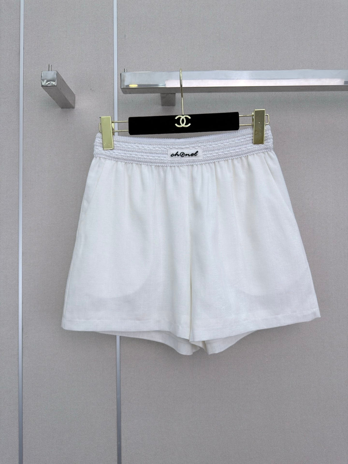 Chanel/Elastic-waist shorts