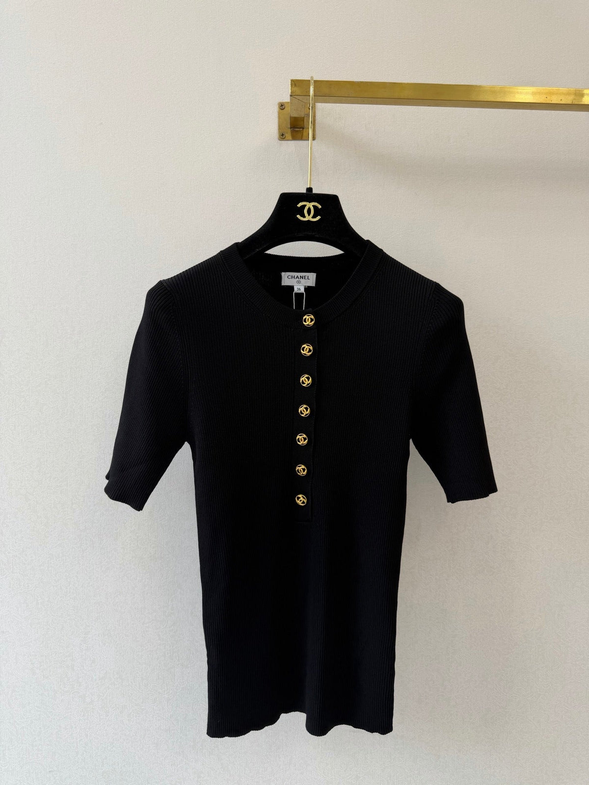 Chanel/partial-button-front top