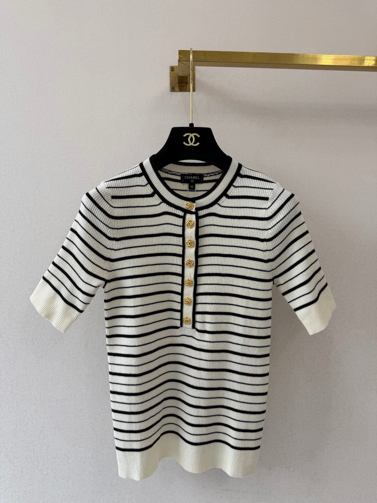 Chanel/partial-button-front top