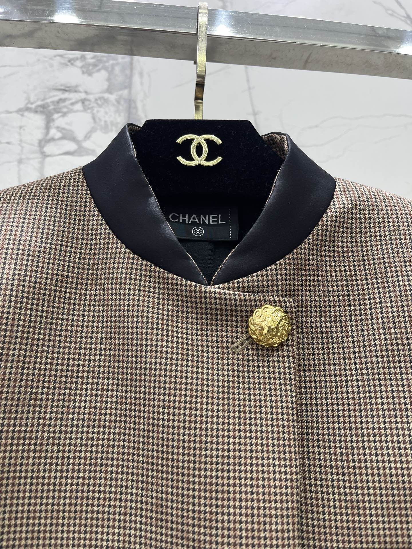 Chanel/Beige Half-Zip Knit Top