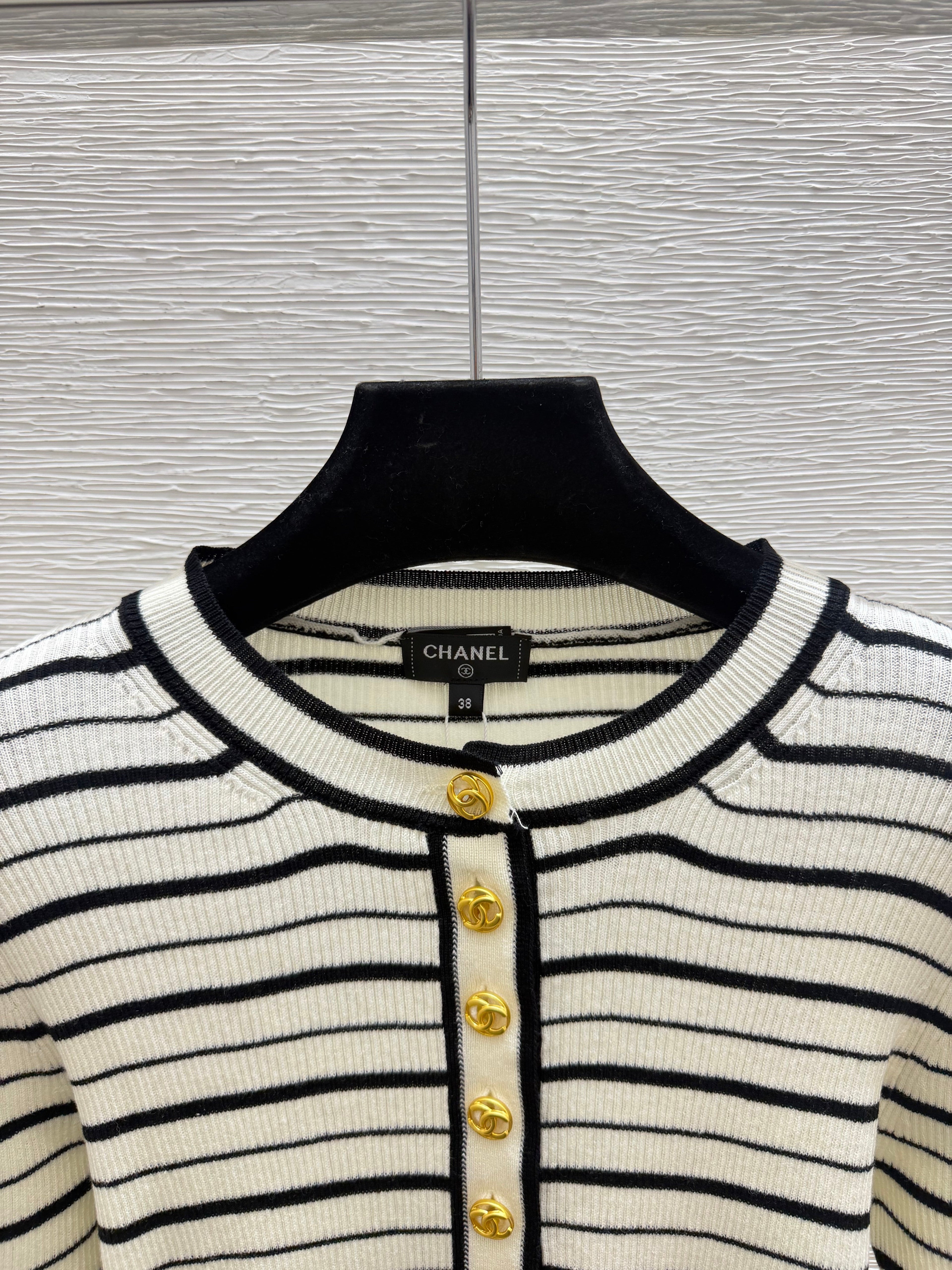 Chanel/Long-sleeve color-block striped knit top