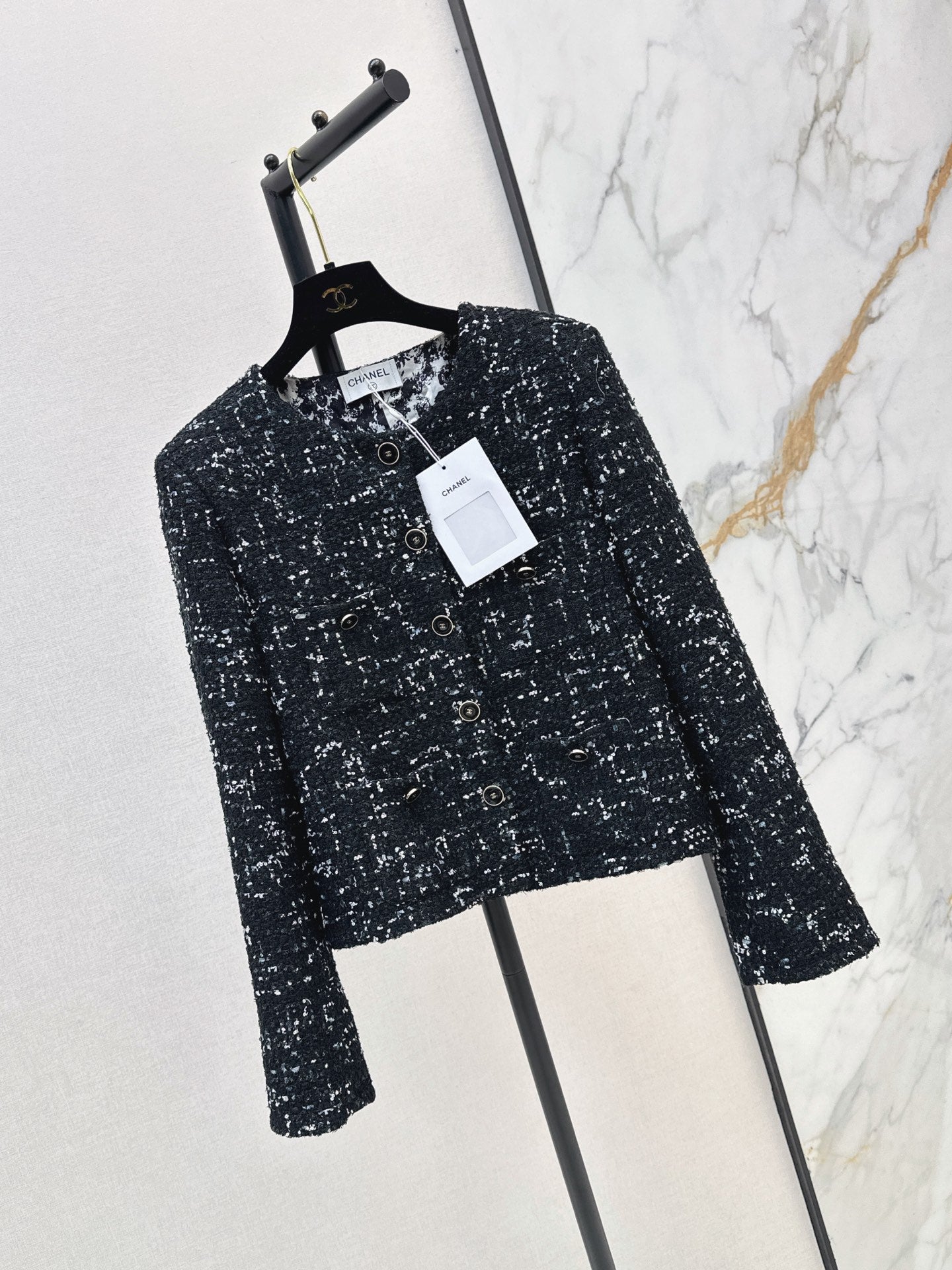 Chanel/Frayed-Edge Tweed Jacket
