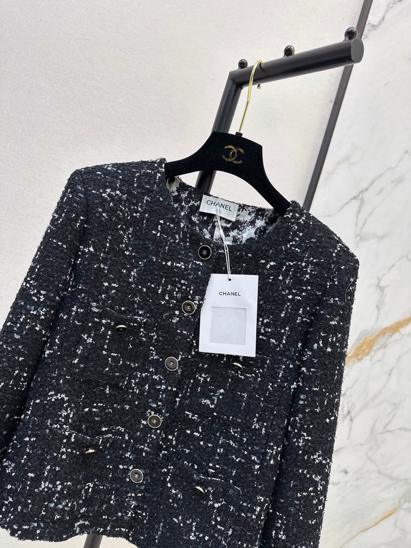 Chanel/Frayed-Edge Tweed Jacket