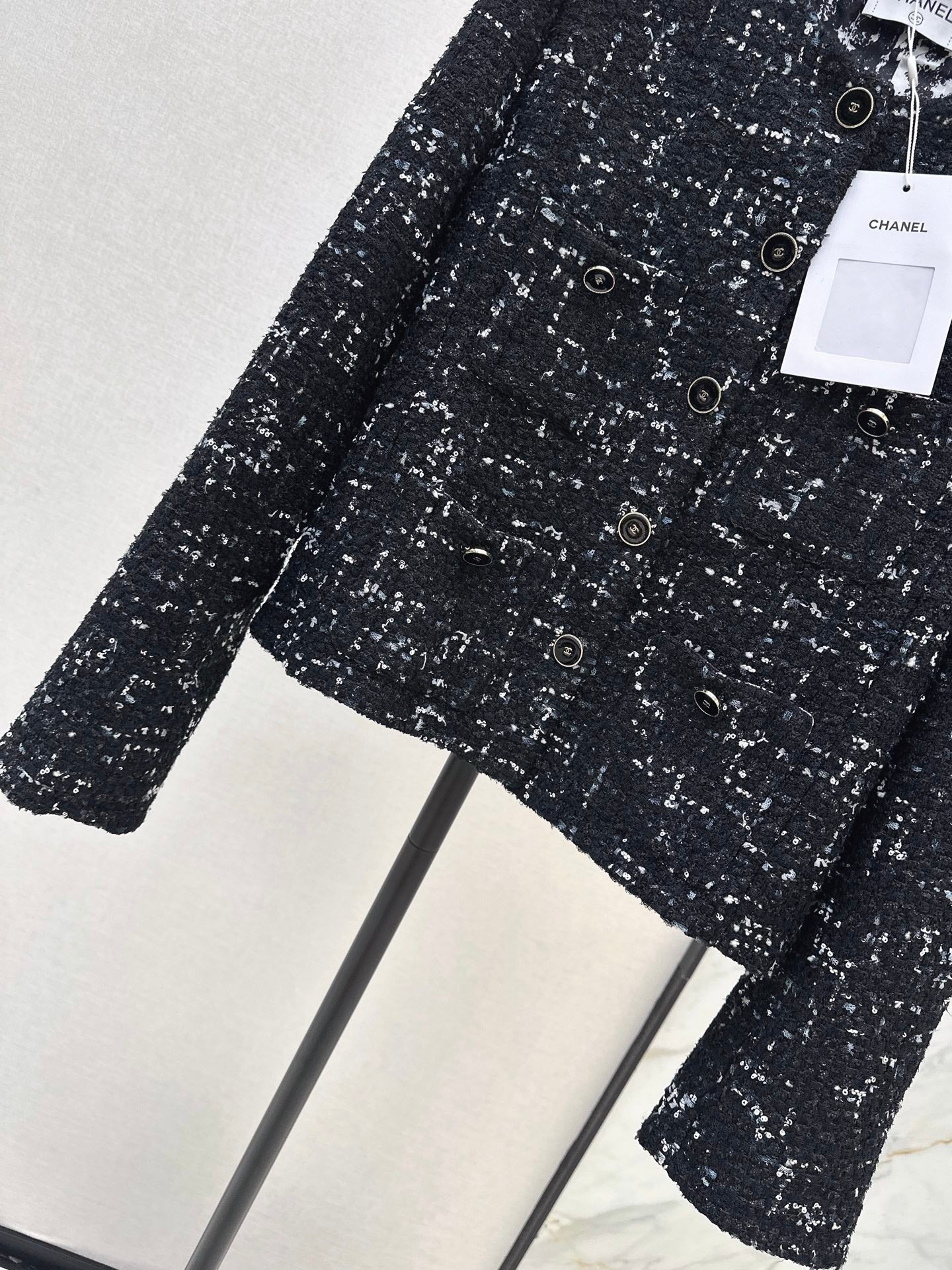 Chanel/Frayed-Edge Tweed Jacket
