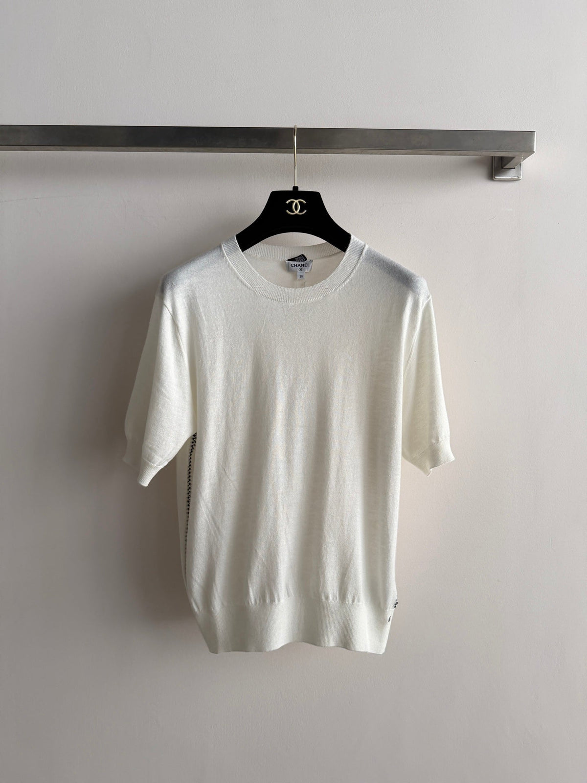 Short-sleeved knit top
