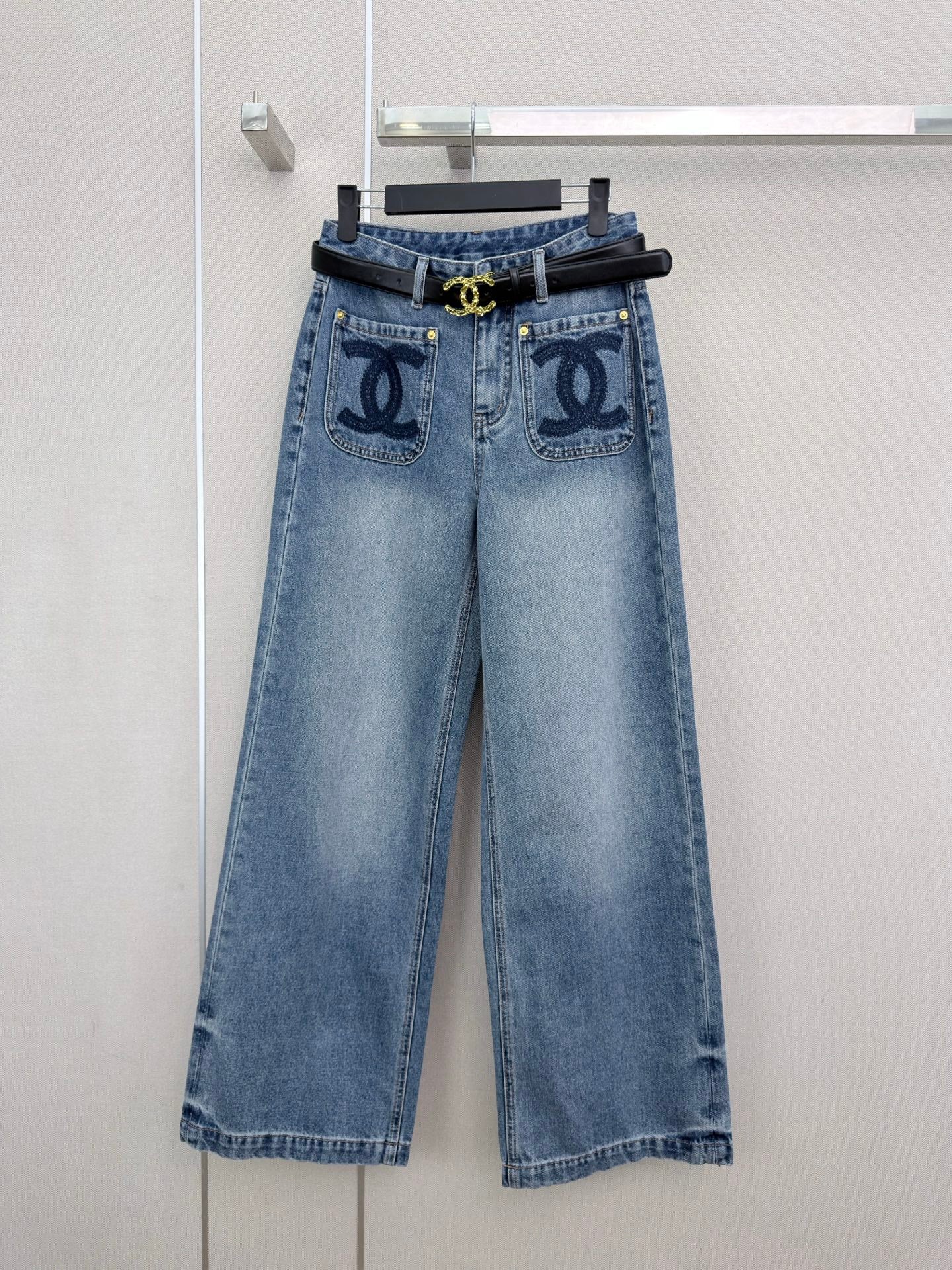 Wide-leg jeans with pockets
