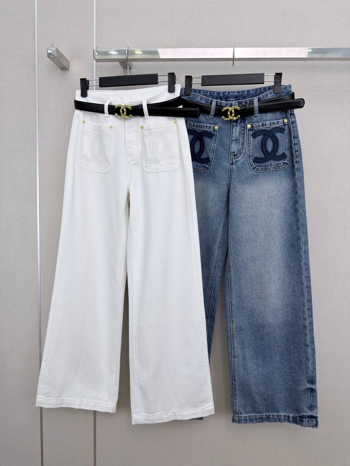 Wide-leg jeans with pockets