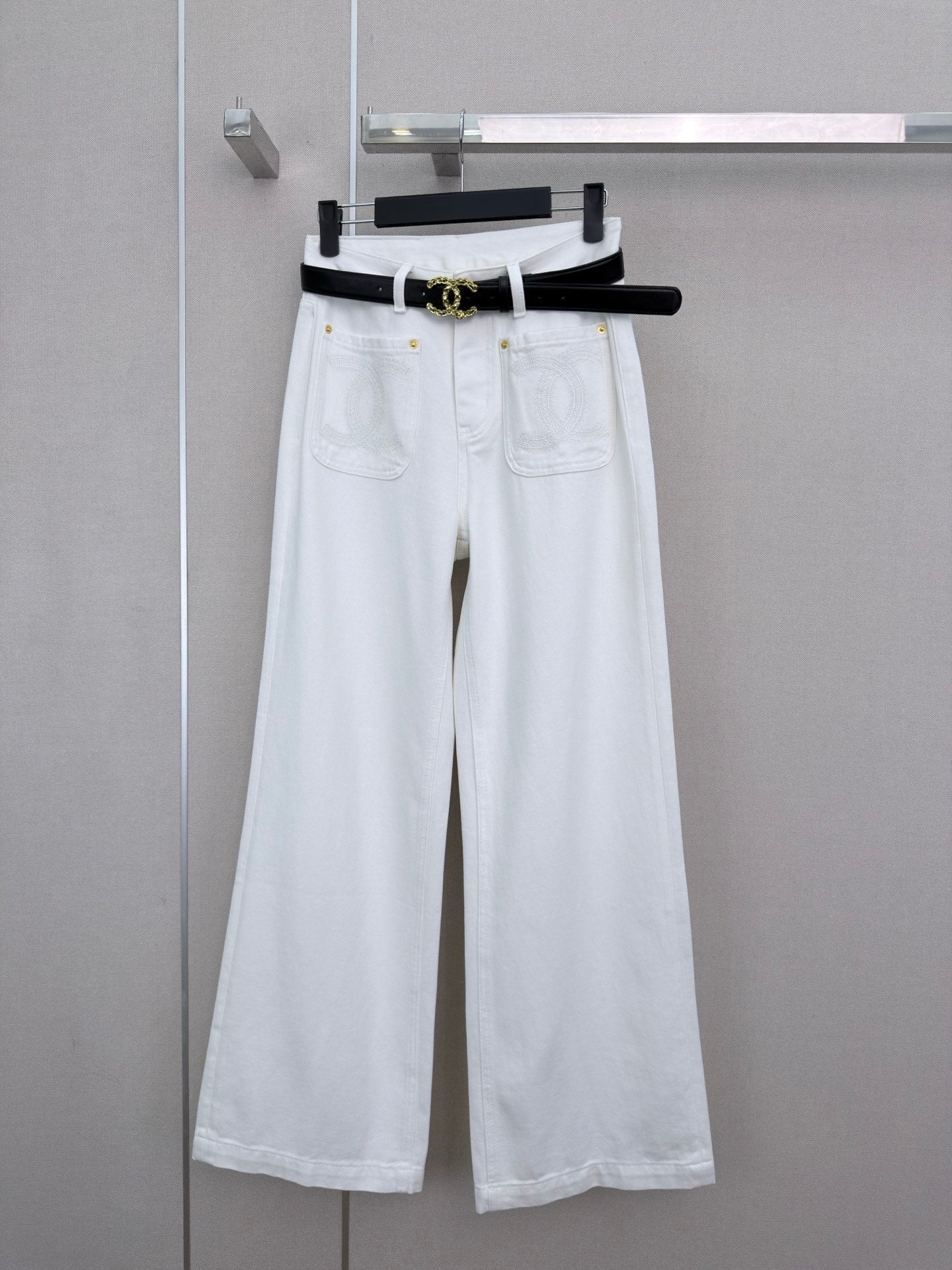 Wide-leg jeans with pockets