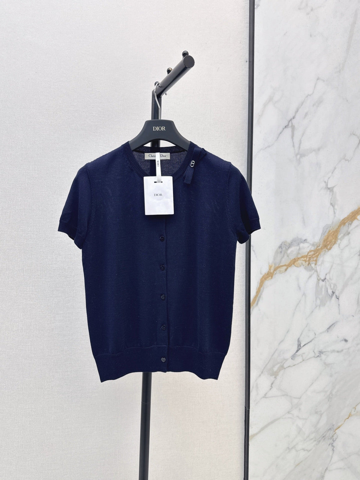Short-sleeved knit top with a bow-accented round neck