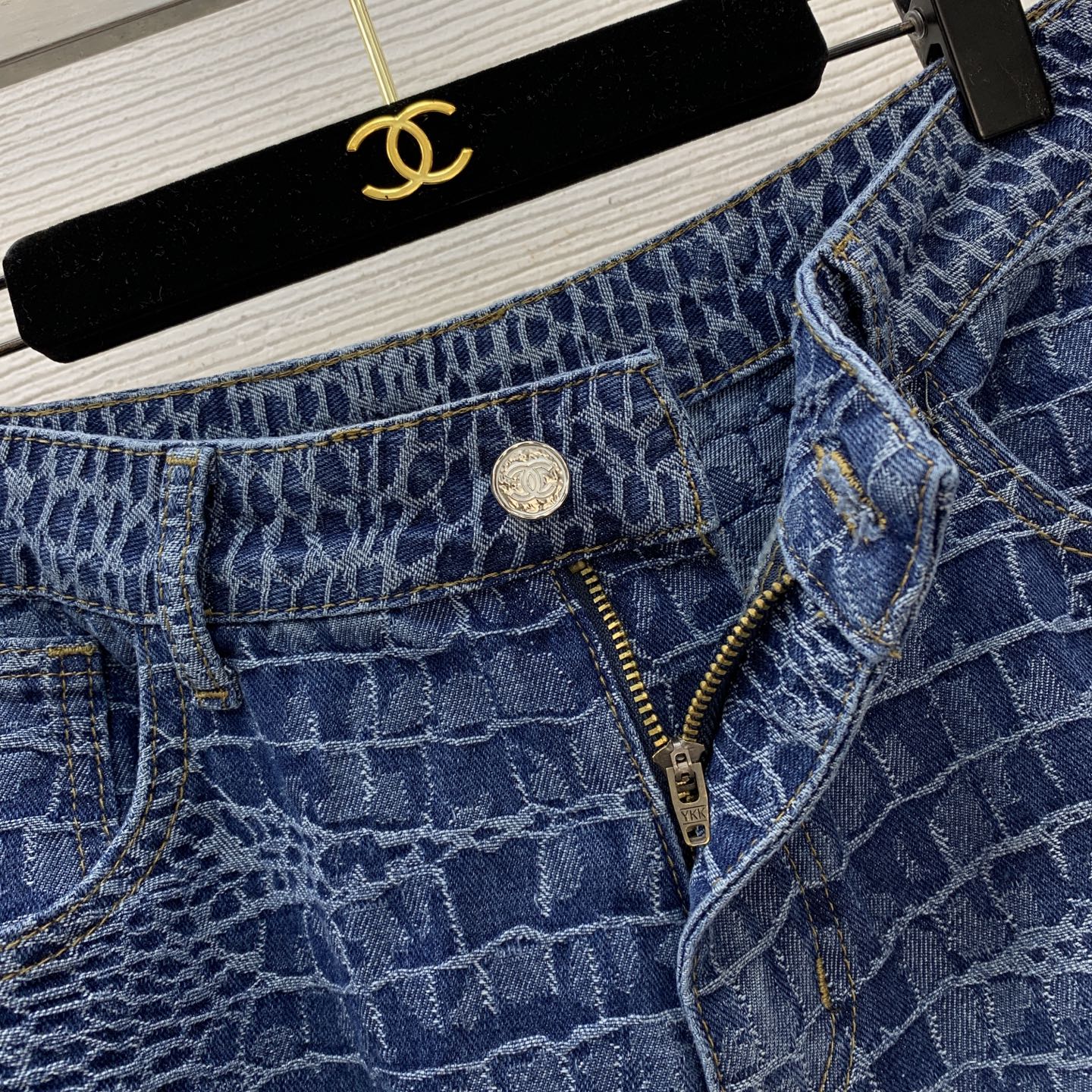 Chanel/26 New Straight-Leg Jeans