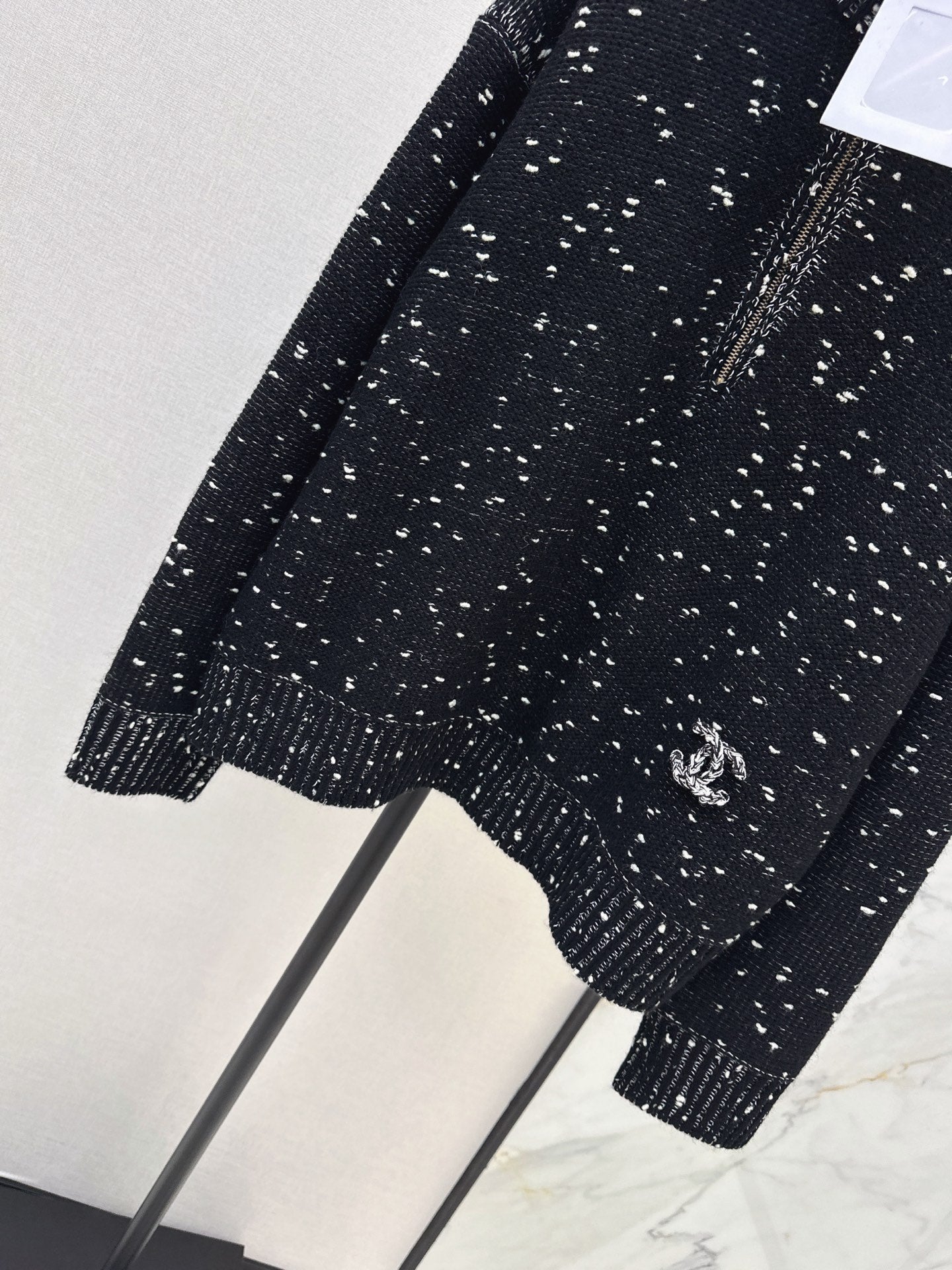 Chanel / 26 Early Autumn Latest Knit Zip Sweater