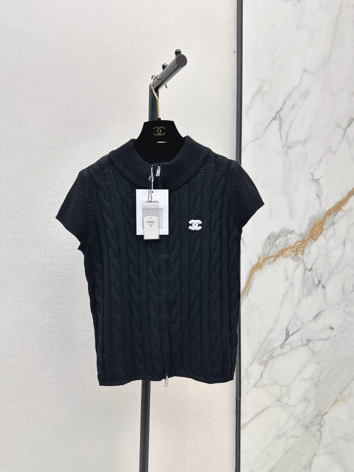 Chanel / 26 Early Autumn Latest Knit Short-Sleeve Cardigan