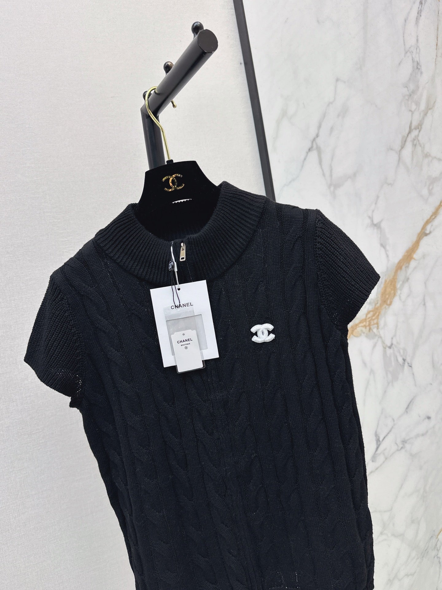 Chanel / 26 Early Autumn Latest Knit Short-Sleeve Cardigan