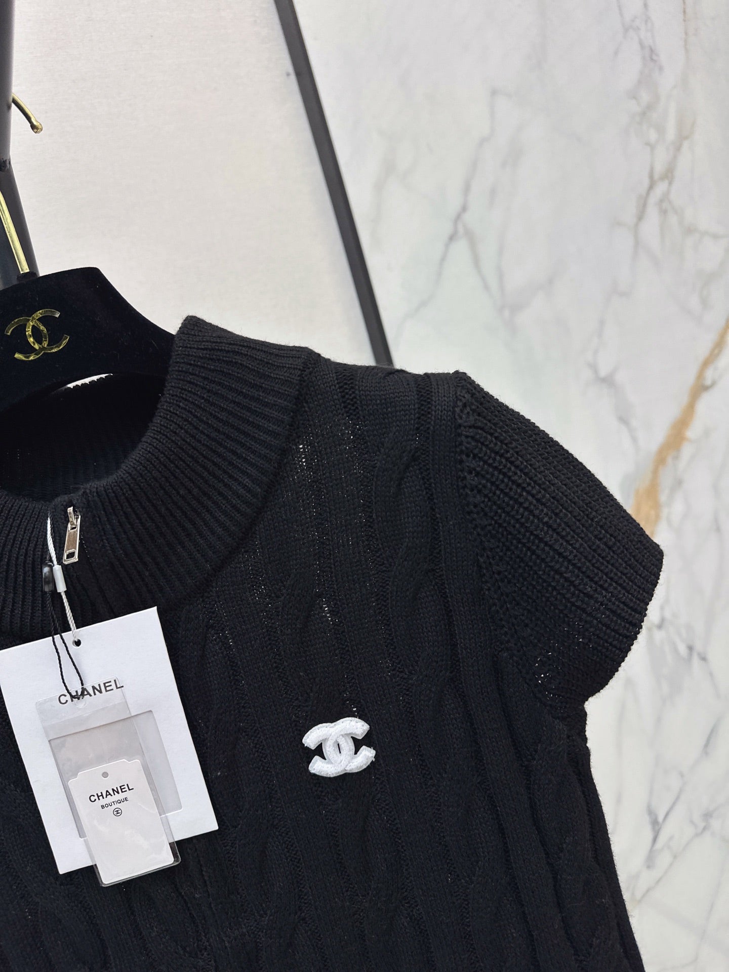Chanel / 26 Early Autumn Latest Knit Short-Sleeve Cardigan