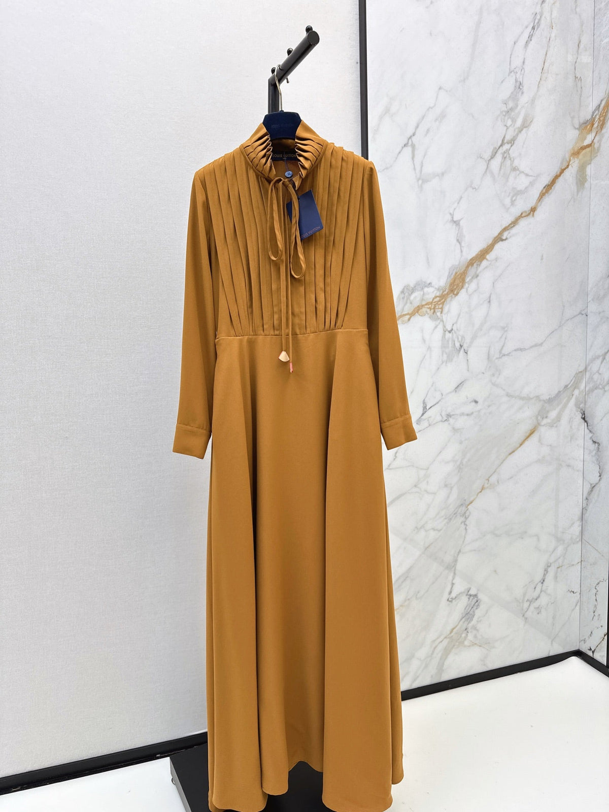 Louis Vuitton / 26 Early Autumn Latest Dress