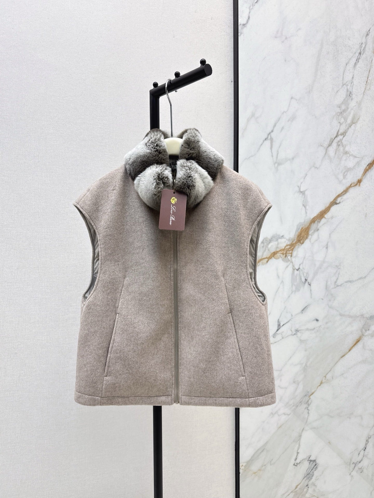 LORO PIANA/ 26 Early Autumn Latest Wool Vest