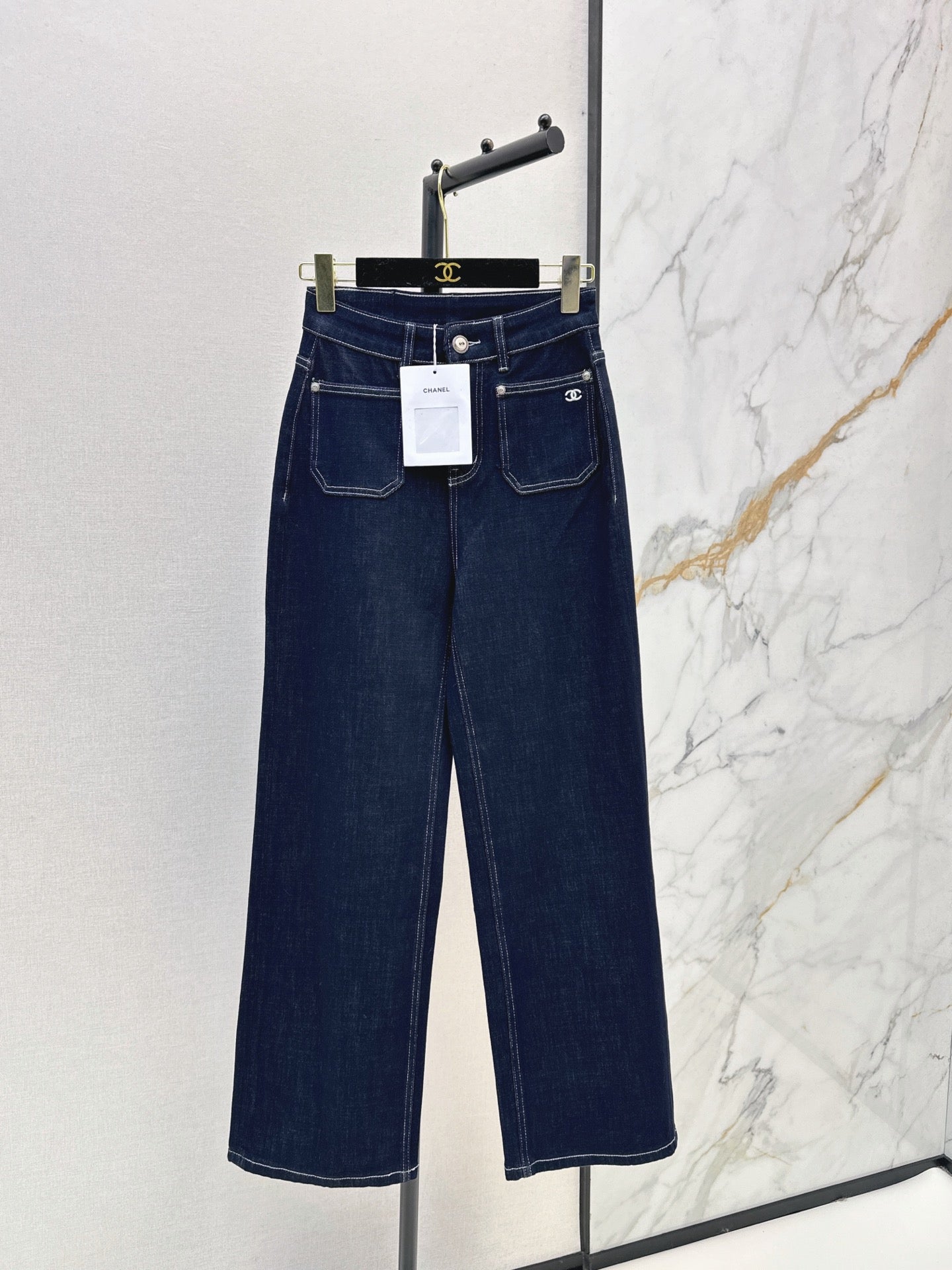 Chanel / 26 Early Autumn Latest Straight-Leg Jeans